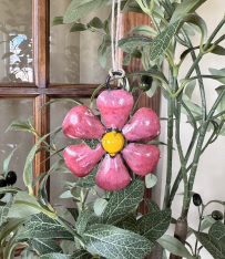 HANGING PINK DAISY ORNAMENT *NEW* AVAIL JAN 2026